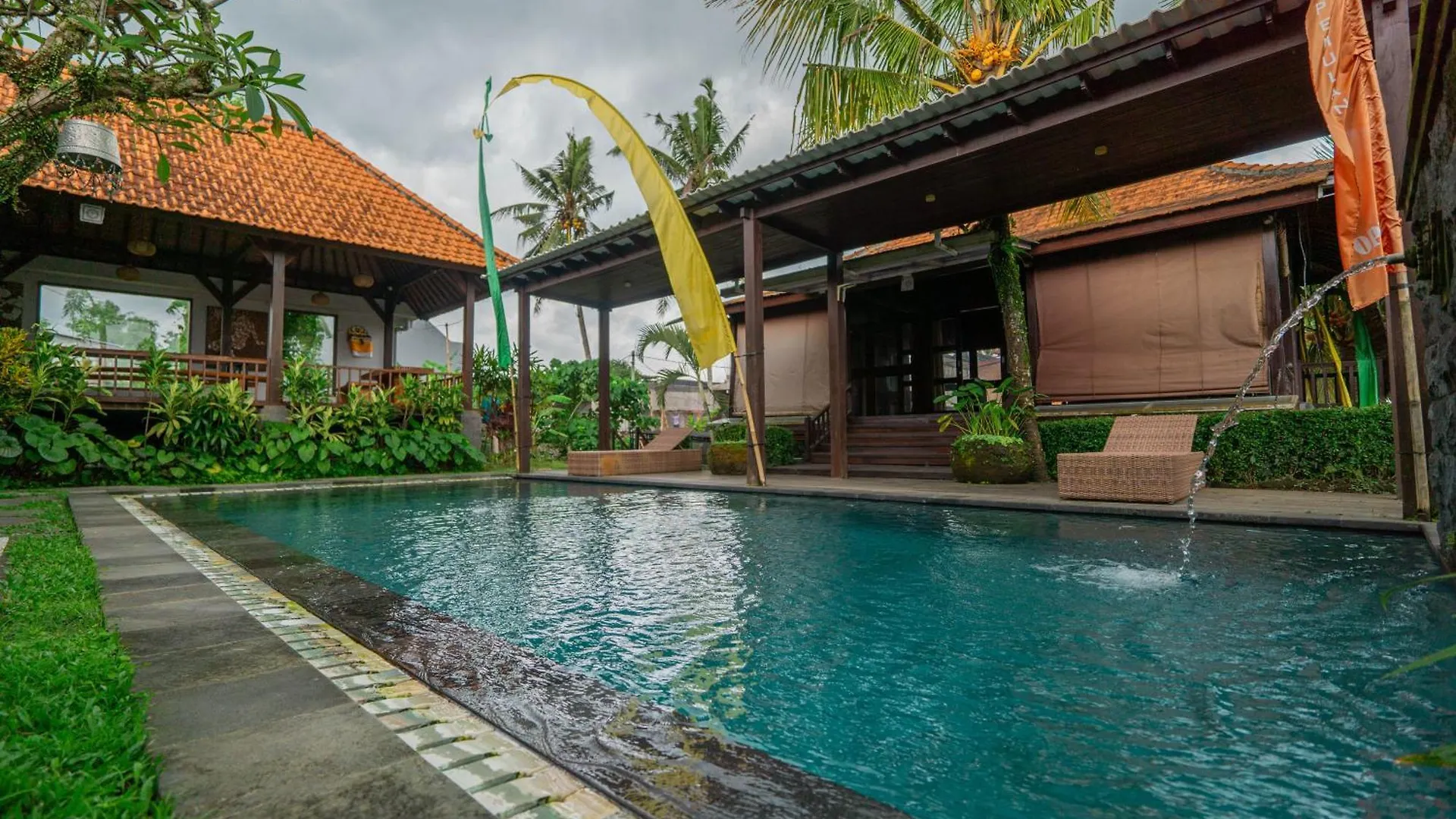 Pemulan House Hotel Ubud  0*, Ubud (Bali)