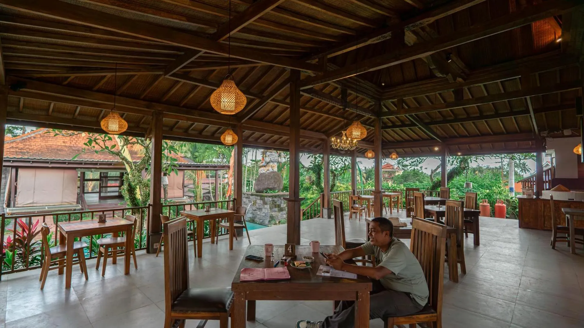 Pemulan House Hotel Ubud  0*, Ubud (Bali)